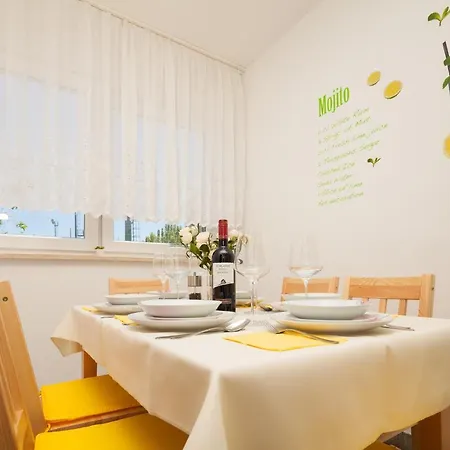 Holiday Apartment *